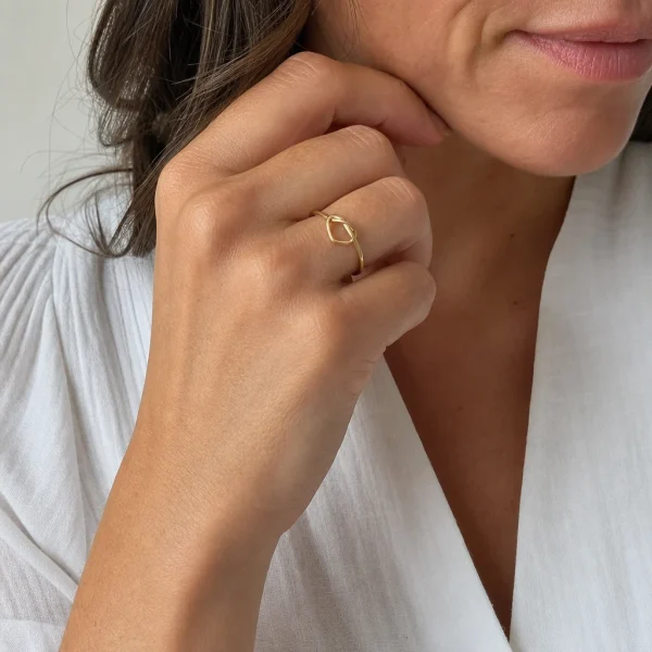 Alternative view of ANELLO FILO D'AMORE NODO CUORE ORO 9KT