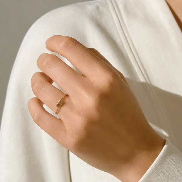 Alternative view of Anello Filo d'Amore Nodo - Oro 9kt