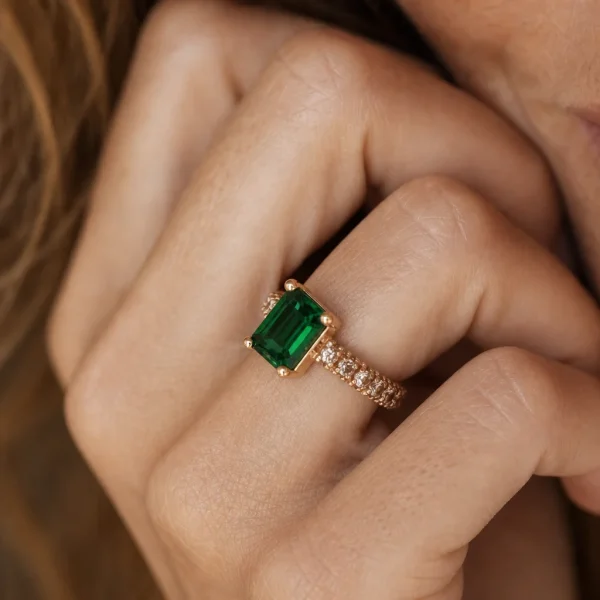 Alternative view of Anello Mini Marrakech Carrè / Champagne - Verde Smeraldo